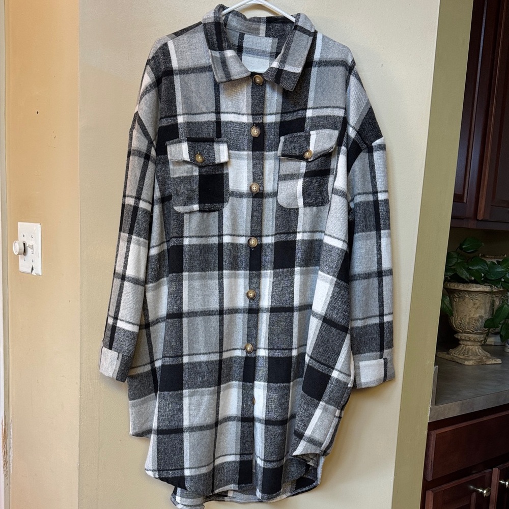 NWT Urbest Black & White Plaid Button-Up Shacket 24W